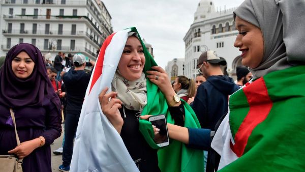 وافق مجلس الأمة الجزائري على مسودة الدستور الجديد في جلسة علنية 