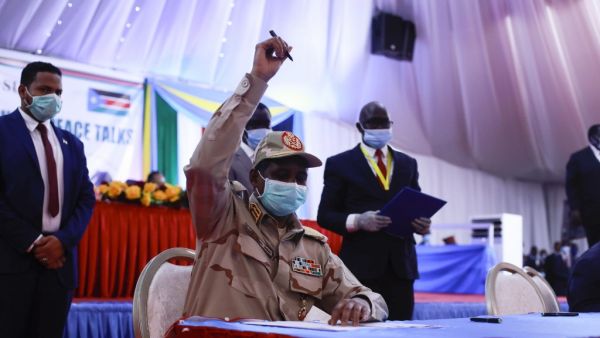 Sudanese leaders and rebel commanders agreed on August 31, 2020, on a "historic" peace deal, a crucial step towards ending 17 years of conflict in which hundreds of thousands of people were killed. Akuot Chol / AFP