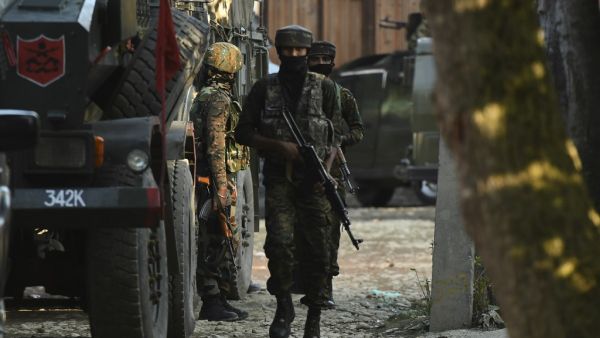 Indian army soldiers are seen during a cordon and search operation following reports of the presence of militants, at Kawoosa Khalisa area of Budgam district, in Srinagar on September 7, 2020. Tauseef MUSTAFA / AFP
