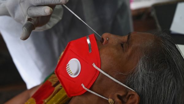 A health worker conducts a nasal swab during a Covid-19 coronavirus screening for frontline civic staff in Mumbai on September 10, 2020. INDRANIL MUKHERJEE / AFP