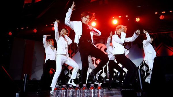 K-Pop band (Twitter)