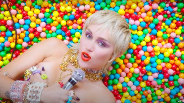 Miley Cyrus (Twitter)