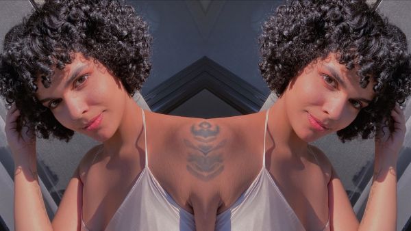 Saudi Camel Toe! Rahaf Al-Qunun Sparks Outrage Because of an Audacious Bathroom Selfie (Picture)