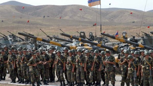 اندلعت صباح الأحد اشتباكات مسلحة عنيفة على خط التماس بين القوات الأذربيجانية والأرمنية