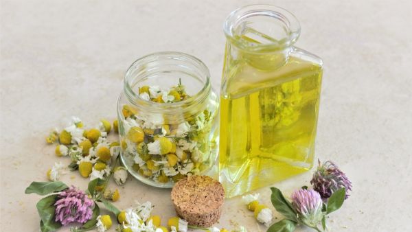 اصنعيه بنفسك: تونر البابونج المهدئ للبشرة