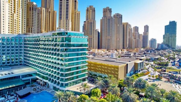 أقم في الجناح الملكي بالفندق مقابل 2020 درهم فقط * في الليلة في شهر أكتوبر. هيلتون دبي جميرا يحتفل بعيده العشرين.