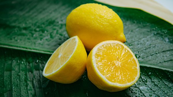 اصنعيه بنفسك: مقشر الليمون والقهوة للجسم