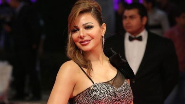 سوزان نجم الدين تطل بتوب قصير..وإبرة في بطنها تثير التساؤل حول خضوعها لعملية جراحية!