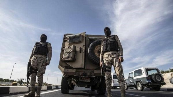 العثور على مهاجرين مصريين غير شرعيين مكبلين بالسلاسل في مدينة طبرق شرق البلاد