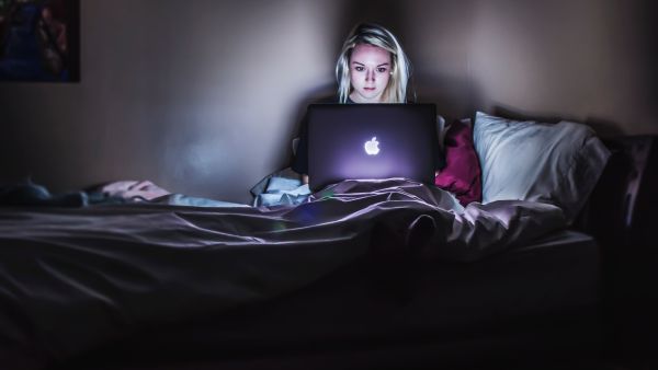 هل تؤثر المواد الإباحية على الرضا الجنسي أو الصحة العقلية ؟