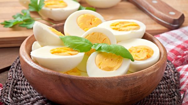 من البدائل الجيدة للبيض هو الزبادي خاصة إذا كان غير منكه للحصول على الوصفة بمذاقها الطبيعي