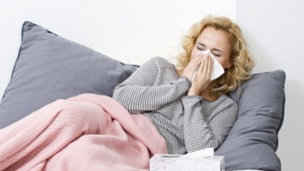 هو من أشهر العلاجات المنزلية لالتهاب الحلق، نظراً لأنه غني بمضادات الأكسدة