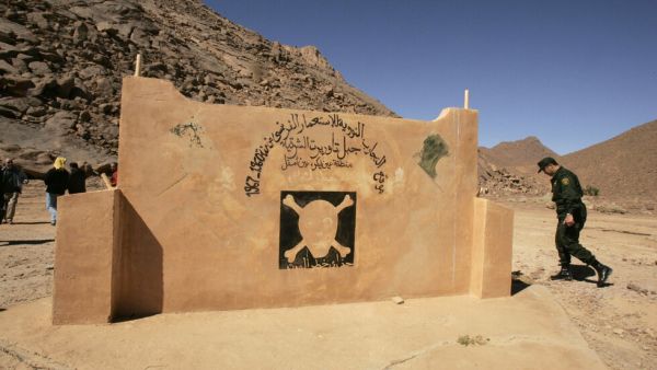 معالجة هذه القضية شديدة الأهمية بالنسبة للصحة العامة والبيئة وللعلاقات الجزائرية الفرنسية التي يشوبها بعض التوتر منذ أشهر
