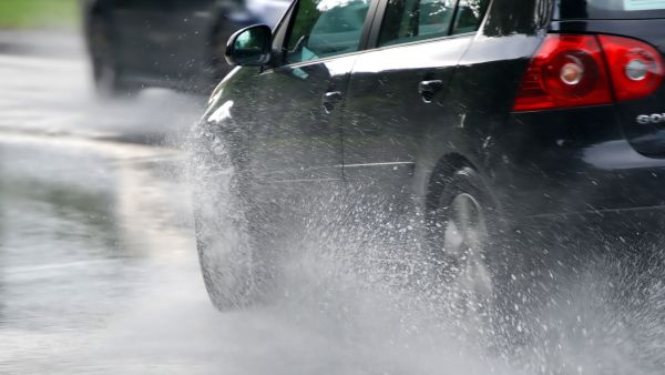 التأكد من صلاحية شفرات المساحات المطاطية من الأمور الهامة كذلك