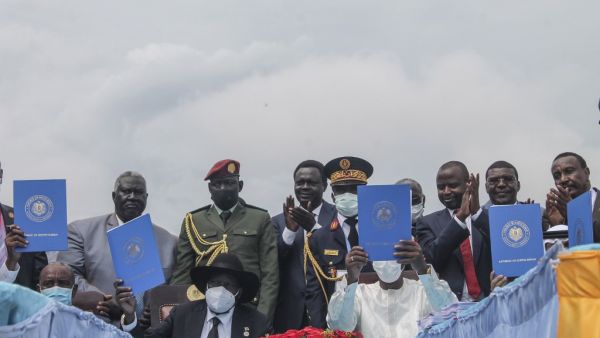 Chairman of Sudan's Sovereign Council Abdel Fattah al-Burhan (L), South Sudan's President Salva Kiir (C) and Chadian President Idriss Deby (R) hold a copy of the South Sudan peace deal, signed in Juba on October 3, 2020. Sudan's government and rebel groups on Saturday signed a landmark peace deal aimed at ending decades of war in which hundreds of thousands have died. Majak Kuany / AFP