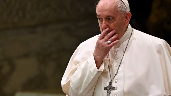 Pope Francis arrives to lead his weekly general audience in the Paul VI hall at the Vatican on October 21, 2020. VINCENZO PINTO / AFP
