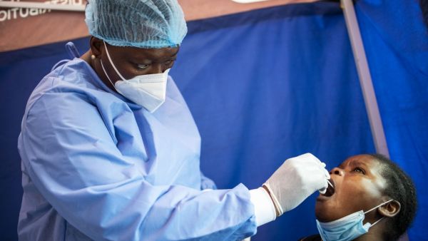 A health worker conducts a COVID-19 coronavirus molecular test in Parkview, Johannesburg, on October 22, 2020, provided free of charge by the City of Johannesburg Health Department. LUCA SOLA / AFP