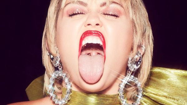 Miley Cyrus  (Twitter)