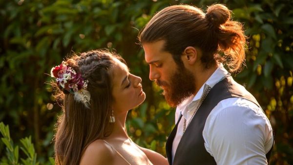 Italy Hosts Demet Özdemir After Can Yaman .. Will She Reveal Secrets About Their Relationship?