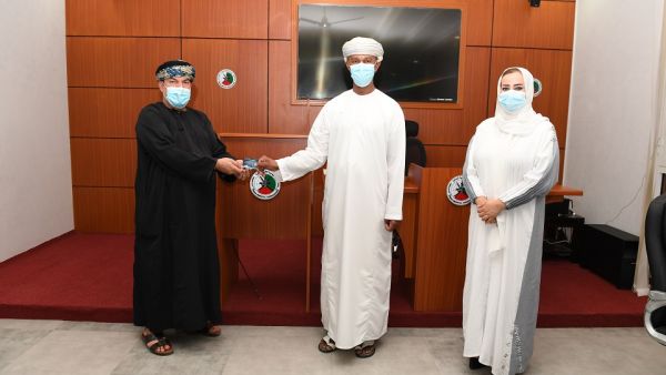 Oman Oil Marketing Company Donates Fuel Card Vouchers To Medical Volunteers Fighting COVID-19