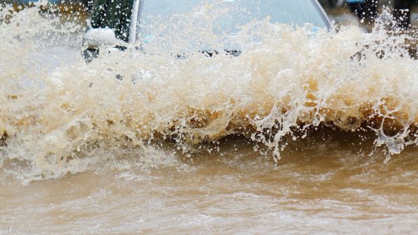 العاصفة "آليكس"