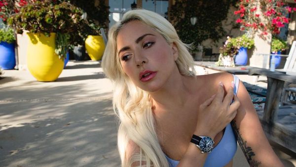 The Oscar winner rocked a fierce and long manicure of ombre brownish nails. 