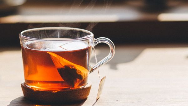 اصنعيه بنفسك: شاي عشبي لتسكين التهاب الحلق