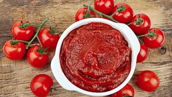ما مادة «الليكوبين» المضادة للأكسدة والتي تعطي الطماطم اللون الأحمر فتختلف عن ذلك. حيث توجد مادة «الليكوبين» بكثرة في قشرة الطماطم ويمكنها أن تقاوم درجات الحرارة من دون فقدان فوائدها.