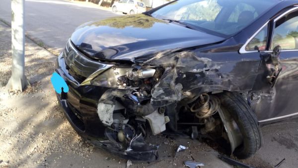 جب على الجالس في مقعد الراكب الأمامي، أن يغلق رأسه بيديه والسقوط على الجانب جب على الجالس في مقعد الراكب الأمامي، أن يغلق رأسه بيديه والسقوط على الجانب