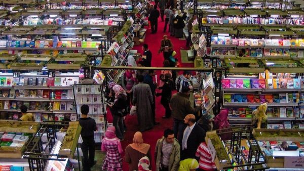 أوضحت اللجنة أن قرارها تأجيل عقد معرض الكتاب جاء حرصاً من اللجنة على إقامته باعتباره حدثاً ثقافياً دولياً بارزاً 