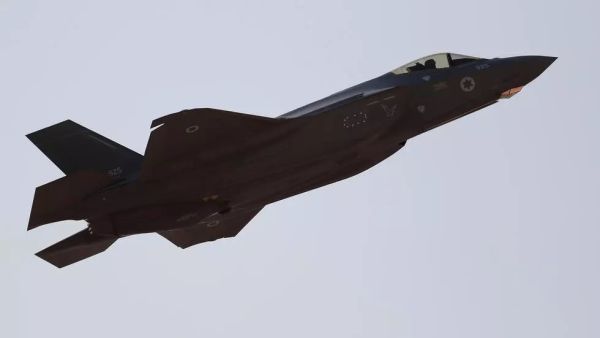 مقاتلة إسرائيلية من طراز اف-35 خلال تدريبات عسكرية قرب إيلات