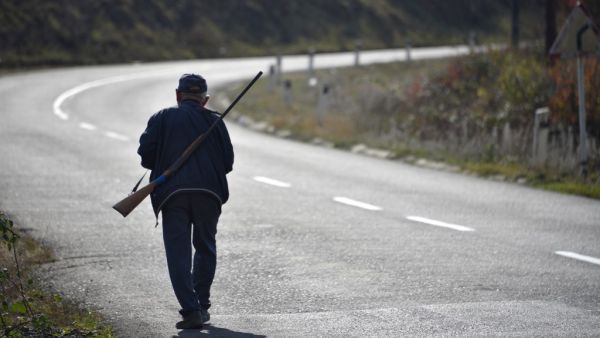An elderly man walks along a road with a shotgun near the disputed Nagorno-Karabakh province's town of Shusha on October 31, 2020, amid the ongoing military conflict between Armenia and Azerbaijan over the breakaway region. Karen MINASYAN / AFP