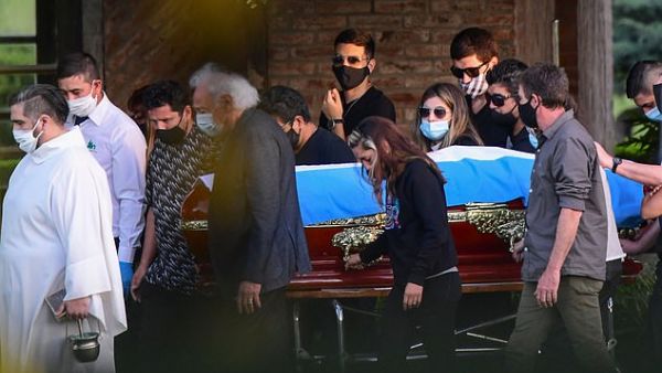 The coffin of Maradona is carried by his family and friends at the Jardin Bella Vista cemetery in Buenos Aires province on November 26. AFP