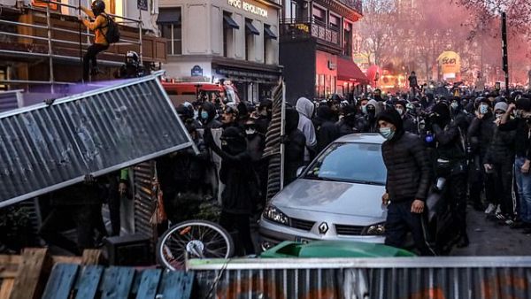 The new law would criminalise the publication of images of on-duty police officers with the intent of harming their 'physical or psychological integrity'. (AFP/File)