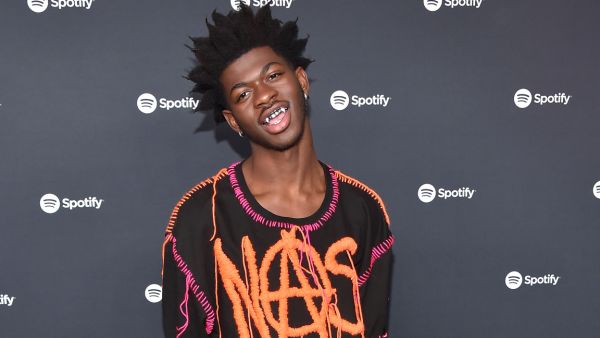 He completed the look with some pink and yellow bangles 