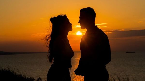 What a Cute Couple! Hande Erçel Tapes Kerem Bürsin While Singing Behind the Scenes (Video)