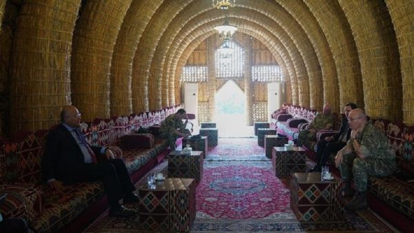  الرئيس العراقي برهم صالح خلال لقائه الوفد العراقي