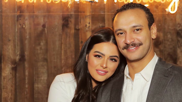 هنادي مهنا تضع زوجها في موقف محرج بسبب غيرتها..شاهدوا ماذا فعلت على السجادة الحمراء!