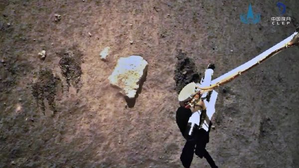 الصين تنجح في تحقيق أول التحام لها في مدار القمر