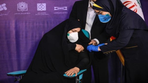 إيران تكشف عن أول لقاح مضاد لكورونا من صنعها