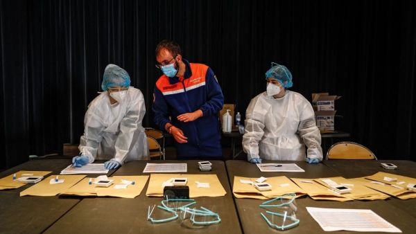 Medical staff work on realizing the test results at an operation centre for a Covid-19 mass testing campaign in Le Havre on December 15, 2020. Sameer Al-DOUMY / AFP