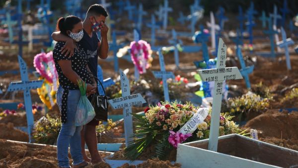 Relatives mourn during the funeral of COVID-19 victim Maria Estela Maris Melo, at the Nossa Senhora Aparecida cemetery in Manaus, Amazonas state, Brazil, on December 30, 2020. Latin America and the Caribbean on Tuesday became the second region after Europe to top half a million deaths from Covid-19, according to an AFP count based on official tallies. There have been at least 500,800 deaths among the 29 countries in the region, with more than half of those in Brazil. Michael DANTAS / AFP