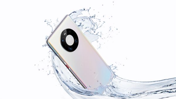 يتميز هاتف HUAWEI Mate 40 Pro بأحدث التطورات التكنولوجية والمبدعة من هواوي، ويرتقي مستوى الأداء من خلال مجموعة شرائح Kirin 9000 5G مع Super Uplink 5G، بحجم 5 نانومتر فقط. هاتفHUAWEI Mate 40 Pro يصل إلى قطر