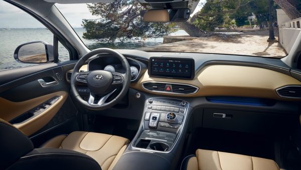 Showcasing charismatic styling, the facelift model has undergone a remarkable changes to both exterior and interior. Hyundai Launches Santa Fe Facelift in the Middle East and Africa