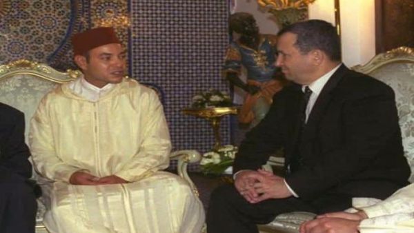 رئيس الوزراء الاسرائيلي الأسبق ايهود باراك والعاهل المغربي