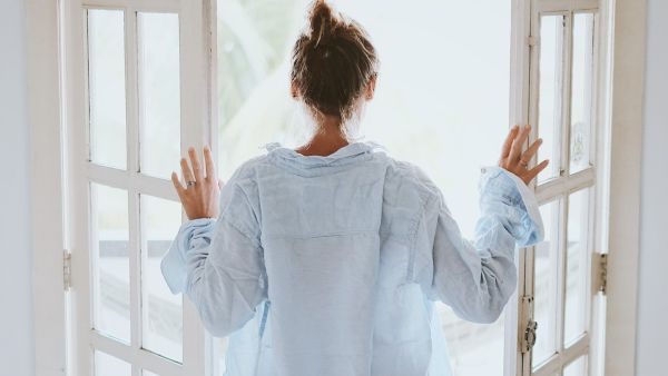 طبيب البوابة: ما هي الفوائد الصحية للعلاقة الحميمة في الصباح؟