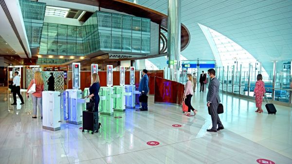 تواصل طيران الإمارات تحقيق أعلى مستوى في تجربة السفر من خلال حصولها على تصنيف خمس نجوم من APEX Official Airline Ratings™ وذلك بشهادة مسافرين قمنا بالتحقق منهم كمحكمين نهائيين. طيران الإمارات "خمس نجوم" حسب خيارات العملاء