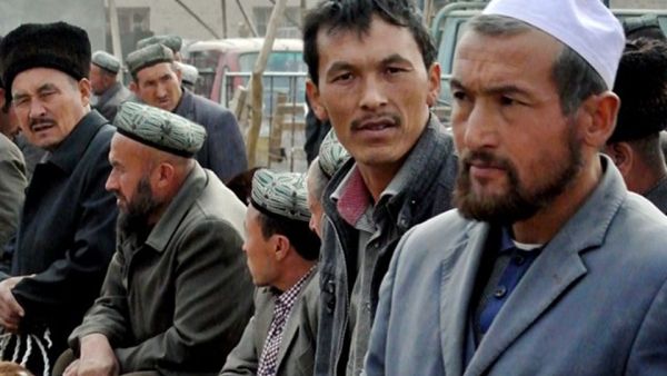 يتهم خبراء أجانب بكين باحتجاز ما لا يقل عن مليون مسلم في شينجيانغ