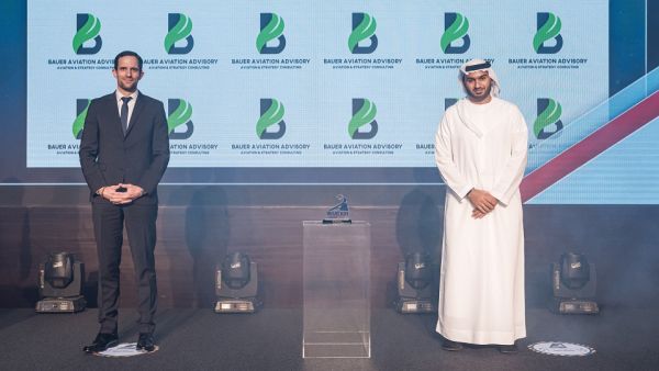 خلال الحدث طيران الإمارات ناقلة العام في جوائز أفييشن بيزنس