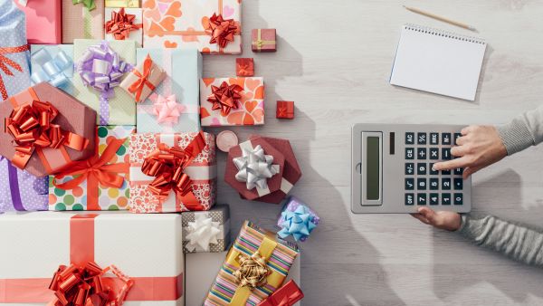 How Will People in the UAE Spend Their Money This Holiday Season?